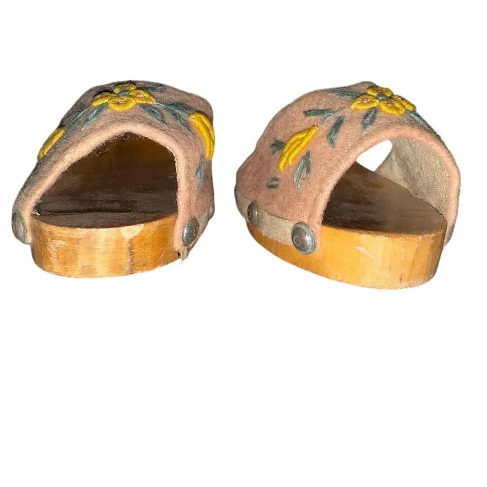 Vintage 1940s Women's Hand-Painted Wooden Wedge‎ Sandals Size 9.5